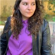 Laureata in Lettere impartisce lezioni di letteratura italiana, storia, letteratura latina, geografia e aiuto compiti